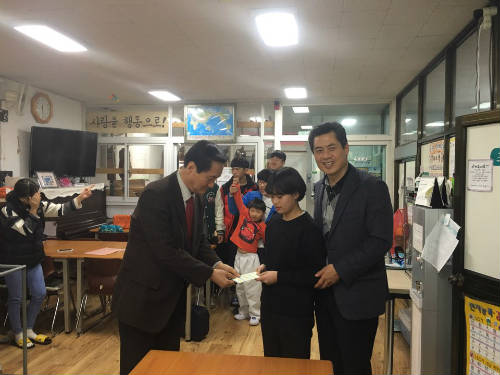 사회복지관 창대공부방 방문 장학금 및 간식 전달